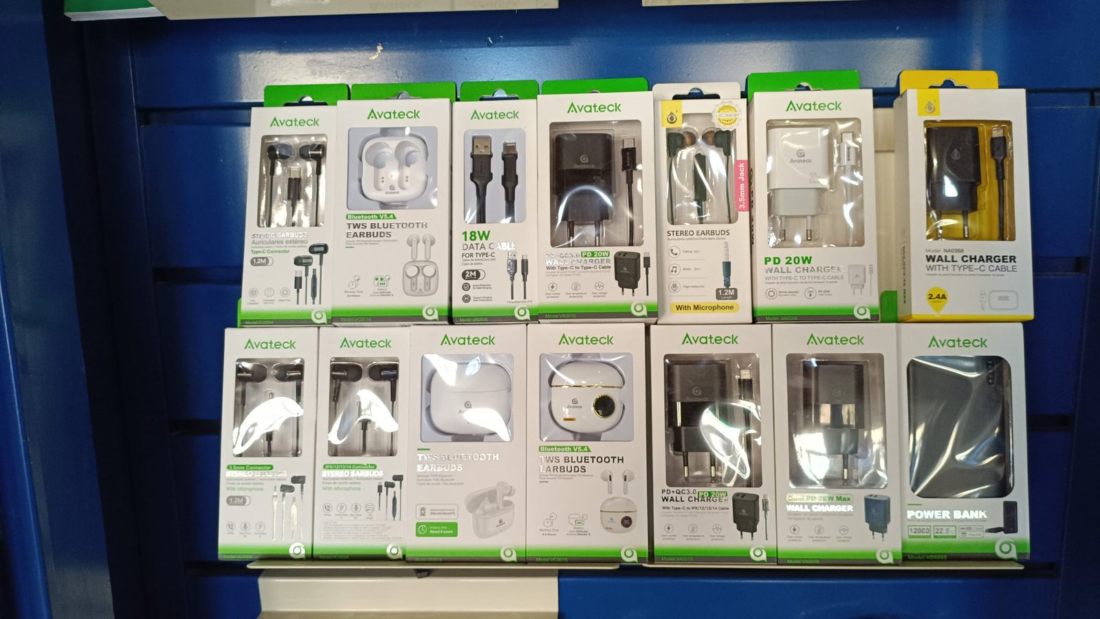 Cargadores, cables y accesorios electrónicos